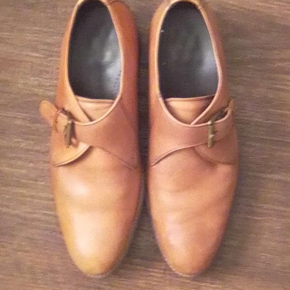 Men's Cole Hann Brown Buckle Shoe Size 9 in Good Condition.